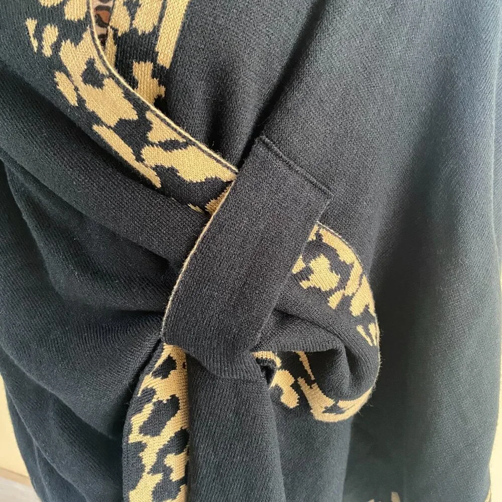 Top it off The Katie Knit Wrap Black Leopard‎ One size